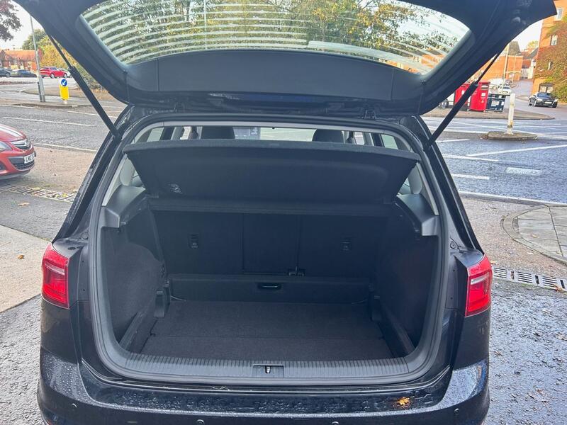 VOLKSWAGEN GOLF SV