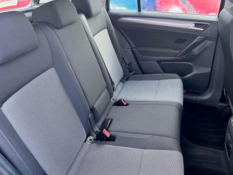 VOLKSWAGEN GOLF SV