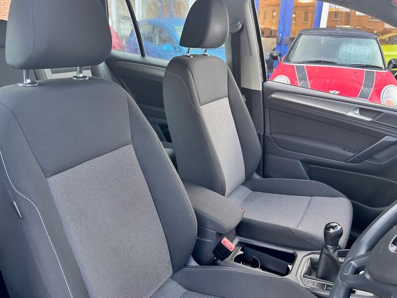 VOLKSWAGEN GOLF SV