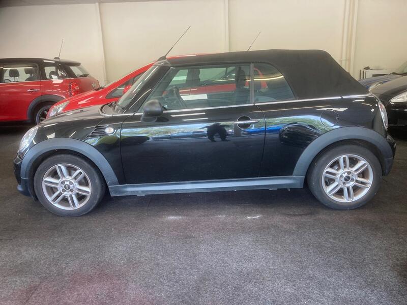 View MINI CONVERTIBLE 1.6 One Convertible