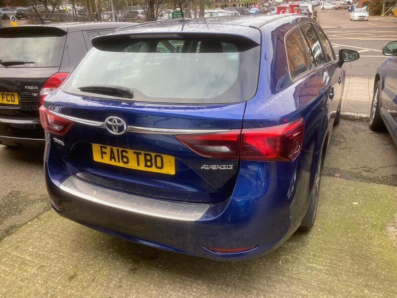 View TOYOTA AVENSIS D-4D BUSINESS EDITION